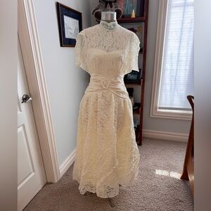 Vintage 70s Ivory Lace Tea Length Wedding Dress High Neck XS Romantic Bridal